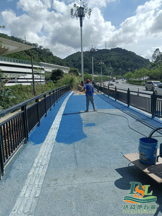 廣汕路金坑地鐵【彩色透水混凝土】現場噴油施工~